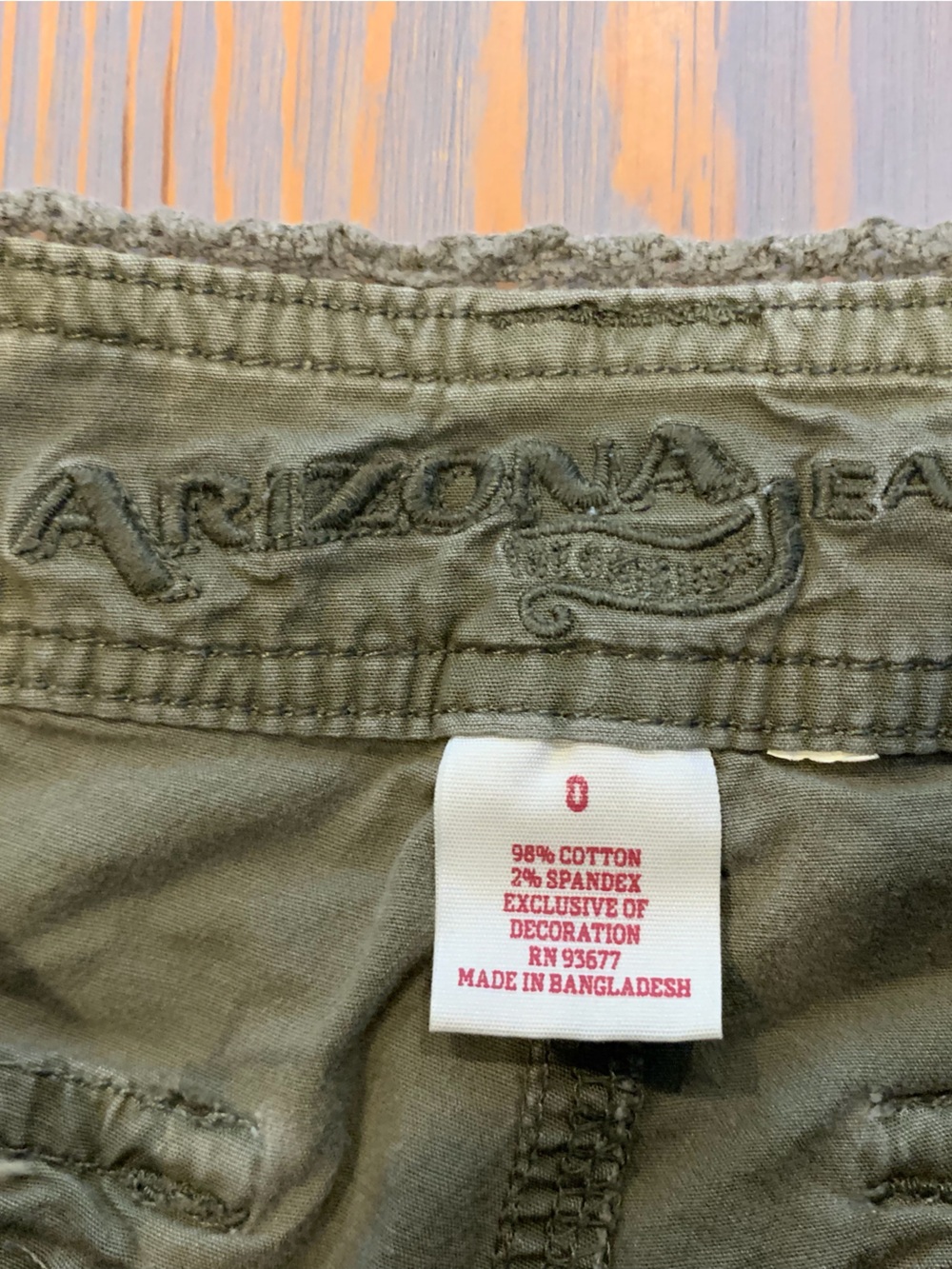 Women’s Arizona Jean Company Olive Green Cargo Capris - Picture 3 of 3